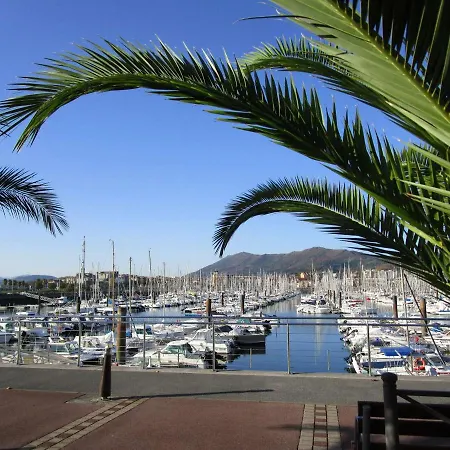 De Charme Avec Jardin Et Terrasse Au Centre D'hendaye, A 2 Km De La - Fr-1-2-346 Apartment Hendaye